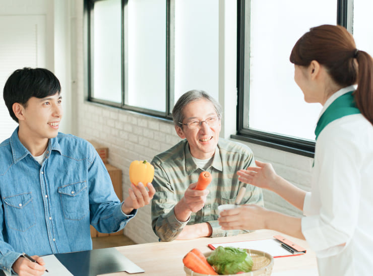 健康講座や栄養相談会などを開催